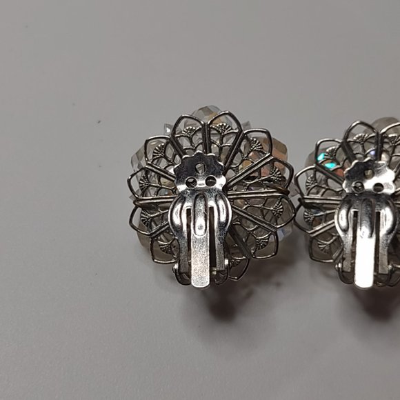 Pretty Vintage Glass Clip On Earrings - Picture 9 of 12